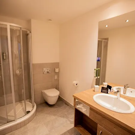 酒店 Elefant Family Business