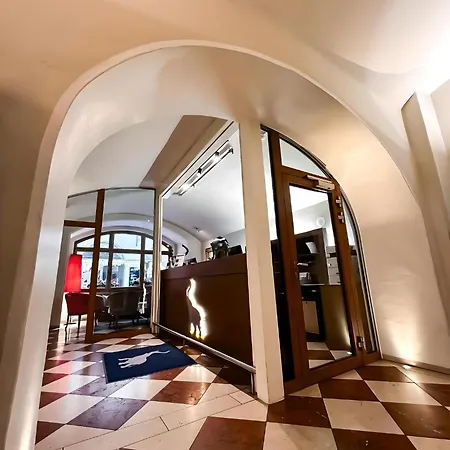 Elefant Family Business 2*