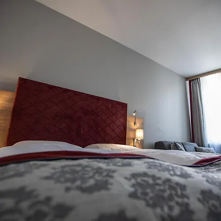 فندق Elefant Family Business