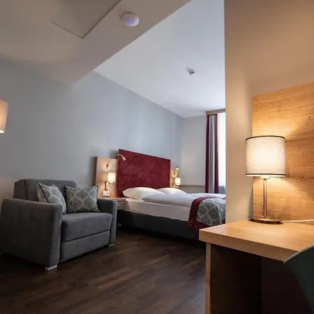 فندق Elefant Family Business